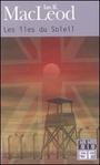 Couverture du livre Les iles du soleil - MACLEOD IAN R. - 9782070313693