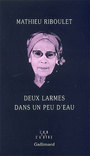 Couverture du livre Deux larmes dans un peu d'eau - RIBOULET MATHIEU - 9782070780891
