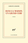 Couverture du livre Dans la maison un grand cerf - LAMARCHE CAROLINE - 9782072700248