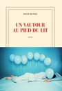 Couverture du livre Un vautour au pied du lit - MCNEIL DAVID - 9782072731129