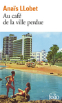 Couverture du livre Au café de la ville perdue - LLOBET Anaïs - 9782072988424