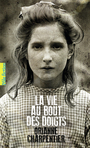 Couverture du livre Vie au bout des doigts - CHARPENTIER ORIANNE - 9782075110556