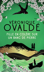 Couverture du livre Fille en colère sur un banc de pierre - Ovaldé Véronique - 9782290391020