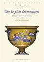 Couverture du livre Sur la piste des monstres : 100 jeux pour progresser - Wojciechowski Julie - 9782377751556