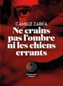 Couverture du livre Ne crains pas l'ombre ni les chiens errants - Zabka Camille - 9782378801786